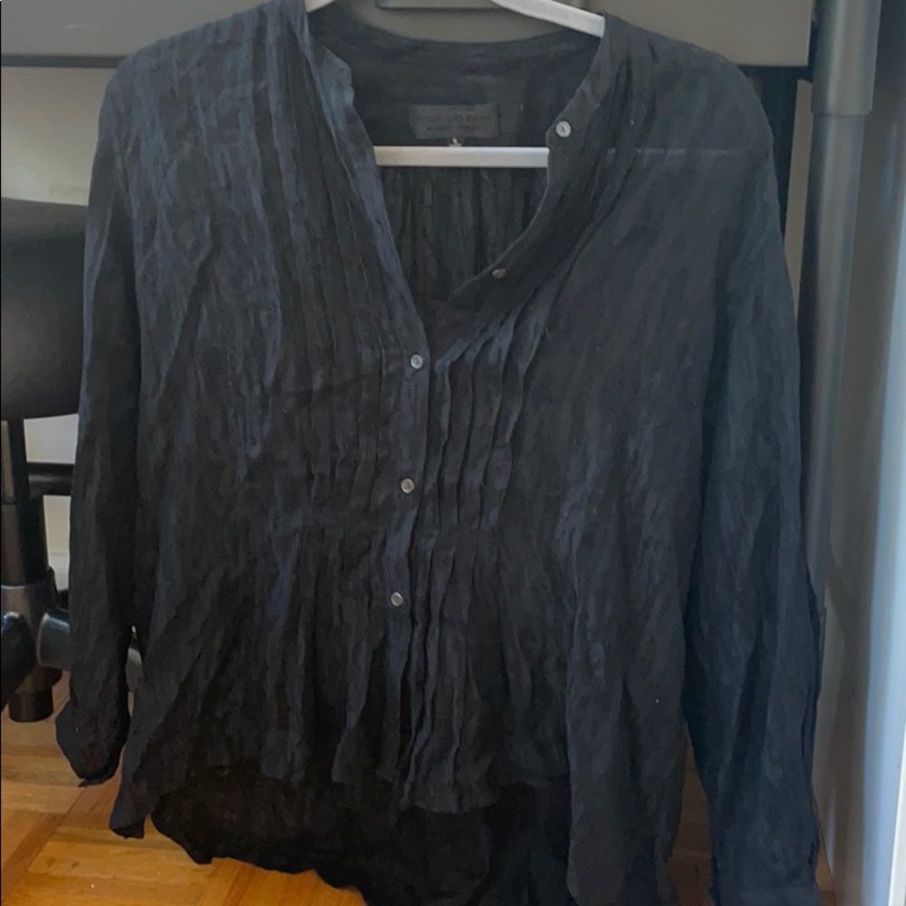A super cute black Nili Lotan black blouse!!